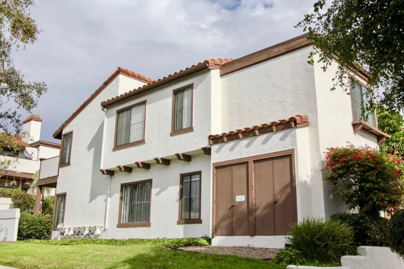 THE APARTMENT IN THE PASEO DE LA COSTA WITH THE LAWN, PLANTS, FLOWERS, TREES