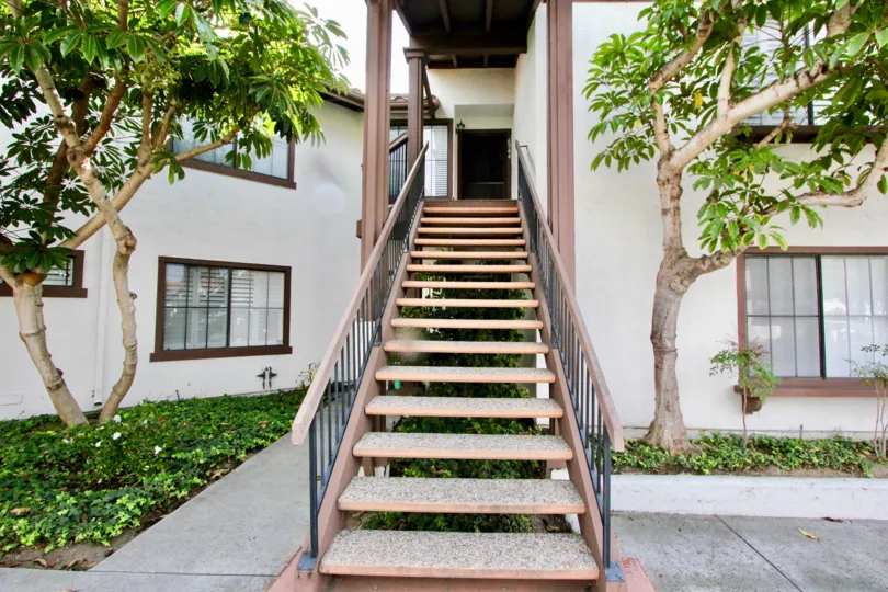 THE APARTMENT IN THE PASEO DE LA COSTA WITH THE UPSTAIRS, PLANTS, TREES, PATHWAY