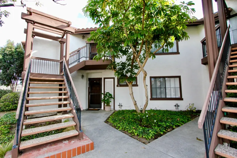 A lovely courtyard at Paseo De La Costa in Carlsbad California.