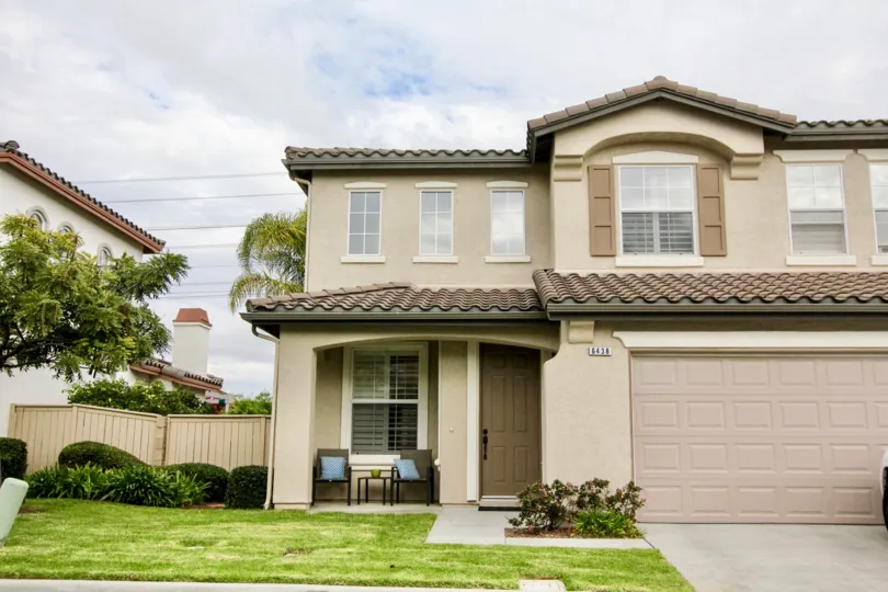 The Apartment in Poinsettia Heights has Two chairs with tables and has meadow with bushes