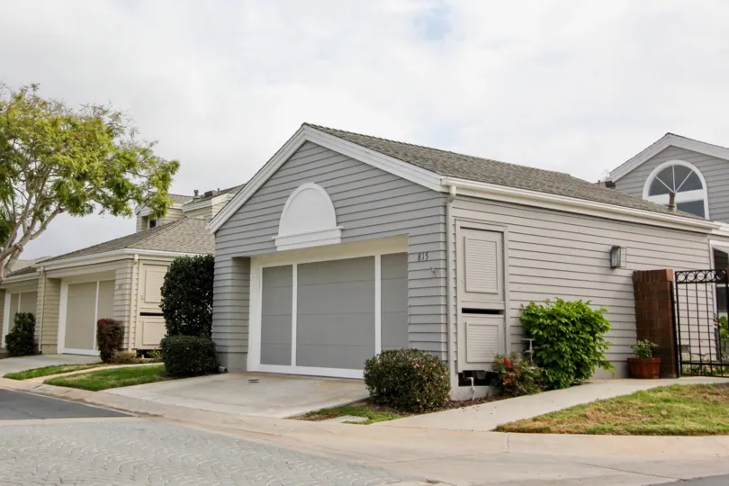 Beautiful villa with lawn and roadpoint on sunny day in Sea Cliff of Carlsbad
