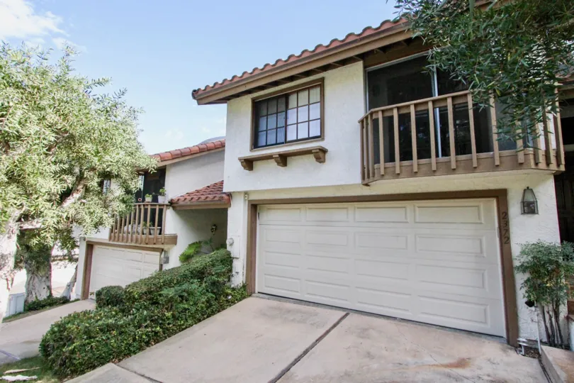 A blue sky above a town home in Villa La Costa located in Carlsbad CA
