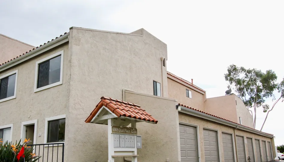 Postal box is placed under the roof in 6909 Quail Place of West Bluff Hills