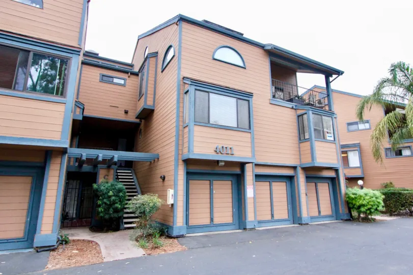A BEAUTIFUL BUILDING ENROLLED WITH THE CODE 4011 IN WINDSONG COVE