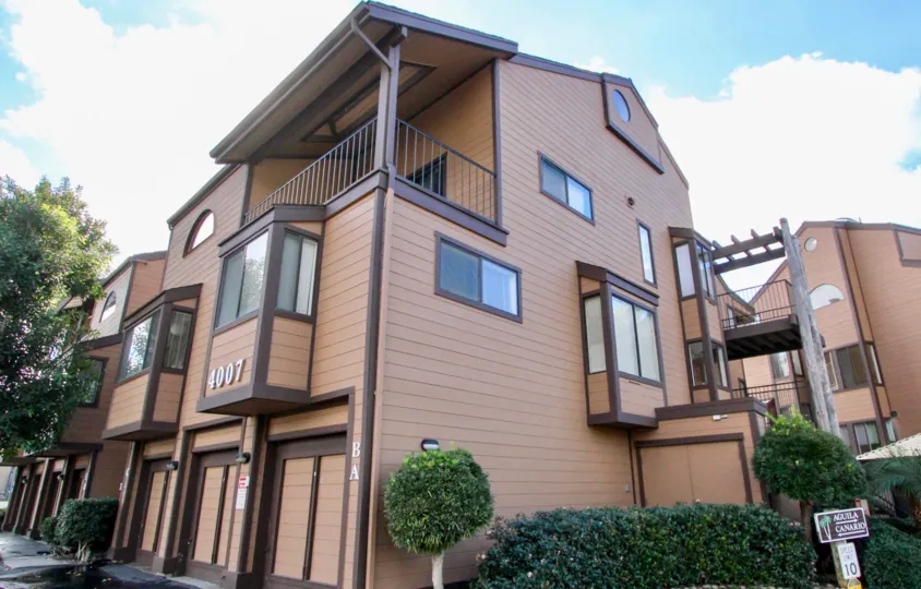 Apartment in Windsong Palms mentioned with BA and has street view board