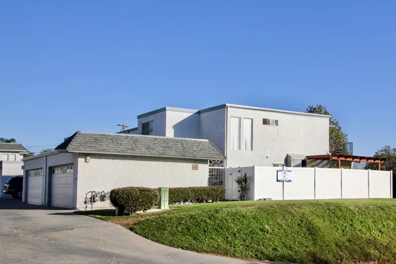 A white building on a hill in Autumn Hills neighborhood in California