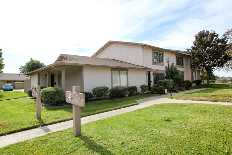 Beautiful lawns at Bon Vivant community in Chula Vista, CA