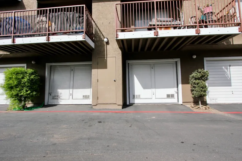 Condominium. Located in a small and quiet property with a nice balcony and garage