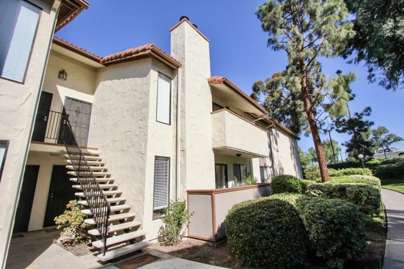 The brentwood Arms Spacious 2 bedroom/1 bathroom apartments with washer/dryer hookups. Kitchen includes the refrigerator, dishwasher, range, and garbage disposal. Rent includes water, sewer, and trash removal. Brentwood will accept up to 2 pets (cats or d