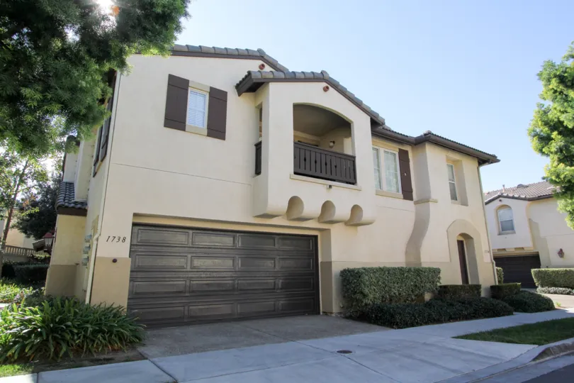 Beautiful condo in Otay Ranch! 2 bedrooms, 2 full baths, A/C, balcony, ATTACHED 2 CAR GARAGE! PLUS 1 guest parking space. Over 1000 square feet END UNIT with 1 shared wall and windows on 3 sides.