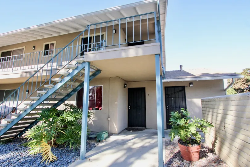 THE ESTATE IN THE CASA VERDE WITH THE UPSTAIRS, LOCKED DOORS, FLOWER POT, BALCONI