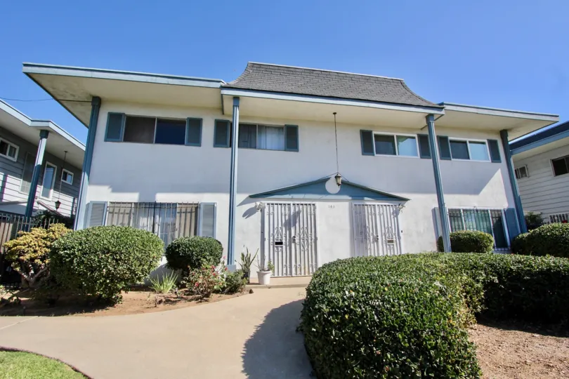 A beautiful House in Chula Vista with green Lawn in front