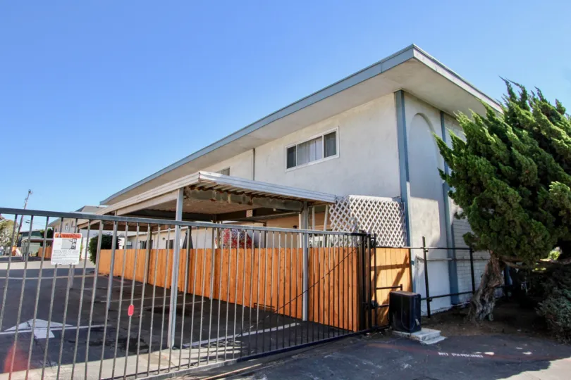 A beautiful House with Main Gate wtih spacious area around in Chula Vista Townhomes of Chula Vista