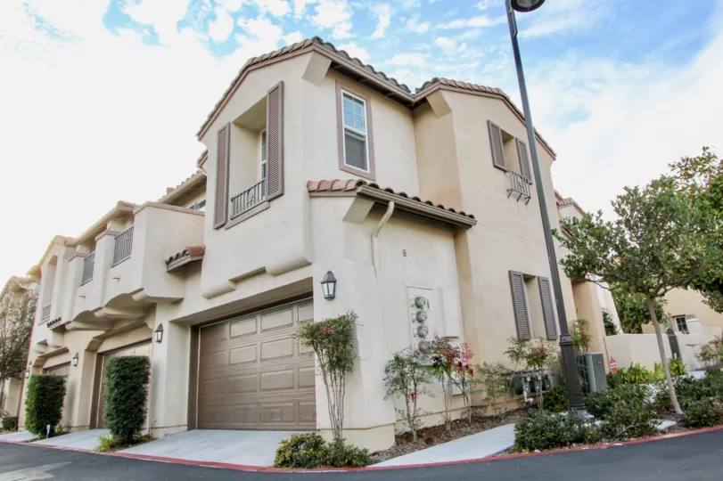 Street view of cortina in chula vista california upward angle