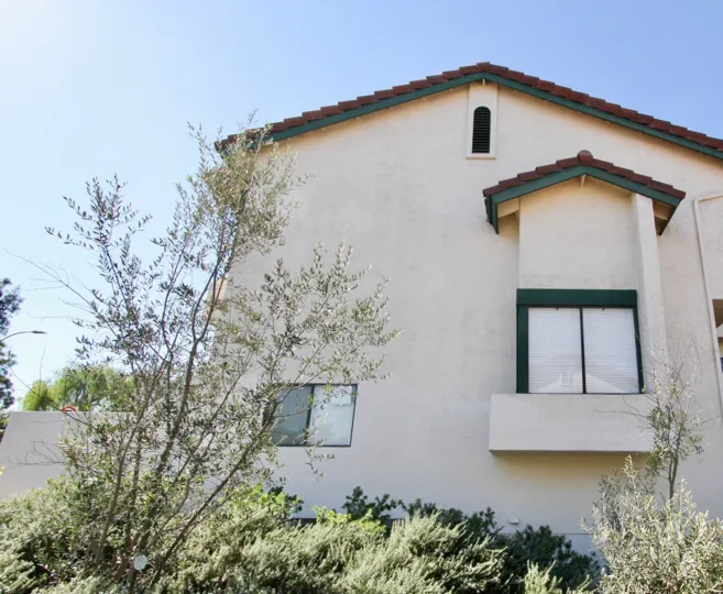 Beautiful condo three story with garage in nice Community with a pool