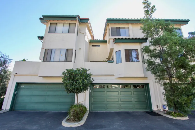 cream colour hose with green contrast, nature love in Eucalyptus Ridge of chula vista CA