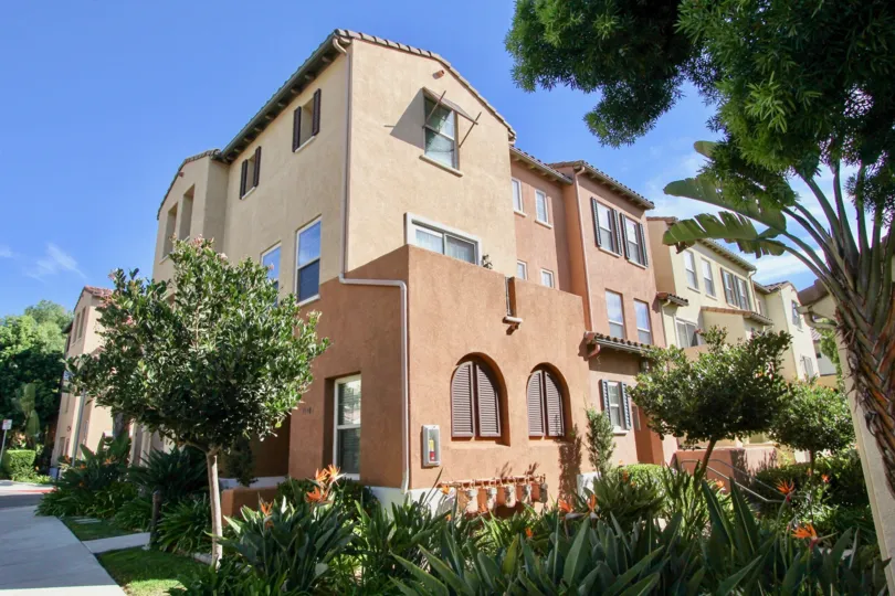 THE APARTMENT IN THE HEARTHSTONE VILLAGE WITH THE TREES, GRASSLAND, BANANA TREE, PIPE