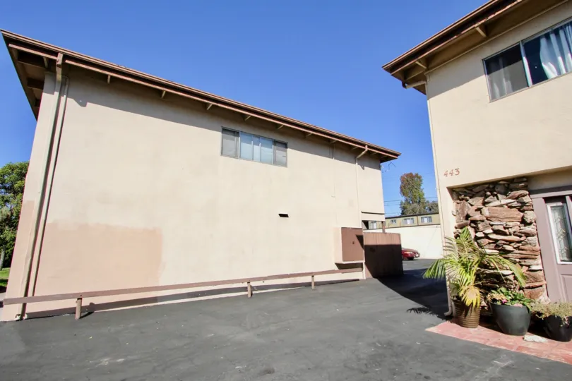 A sunny day and a side view of a building in the Holiday Gardens community in Chula Vista, California.