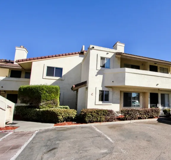 a really nice spacious house with a bit old architechutre giving it a classic look located in Jasmine Place, chula vista