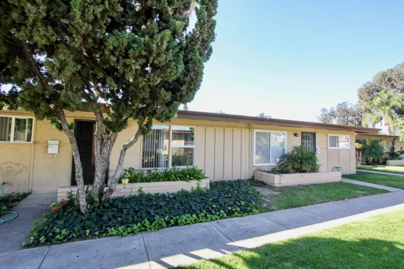 Beautiful condo with garage and playground GATED COMMUNITY