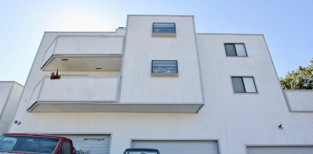 THE FLAT IN THE KIMBALL TERRACE WITH CAR PARKING, WINDOWS