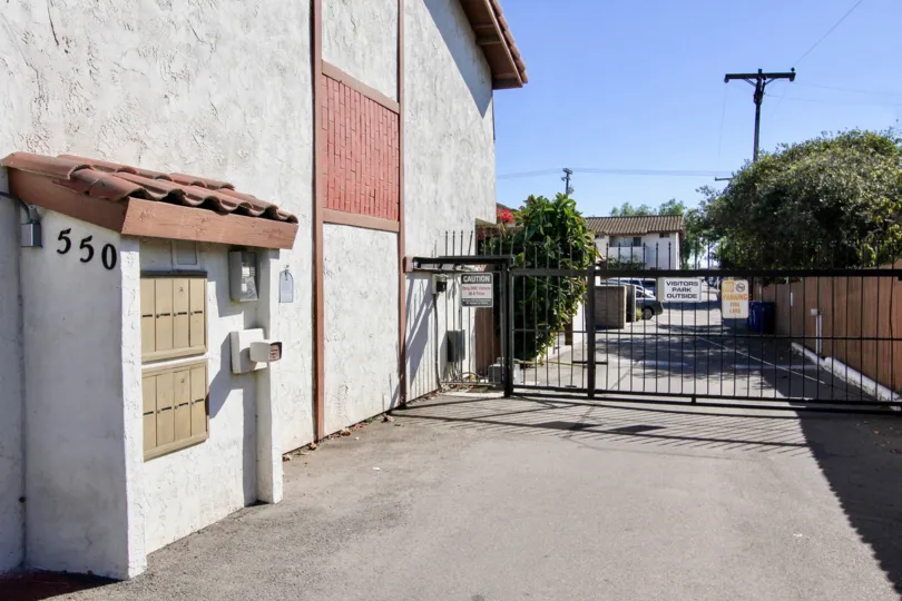 good big pink coloured house with a green surrounding in Las Palomas chulla vista