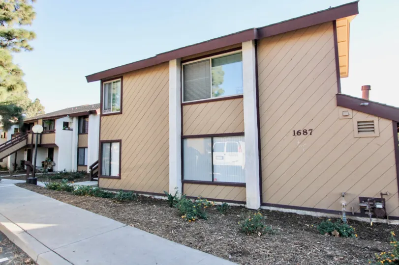 Building 1687 is on the corner in Melrose Villas an area in California.