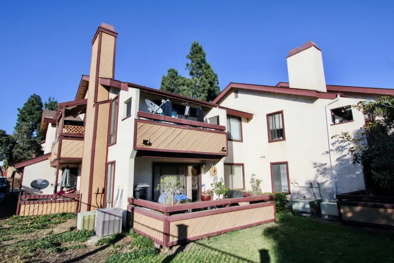 large house with sophisticated paintjob and plenty of space within Melrose Villas
