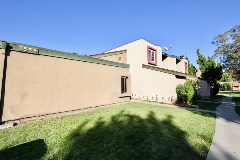 THE 1555 APARTMENT IN THE MENDOCINO WITH THE GRASSLAND, DISH ANTENNA, TREES