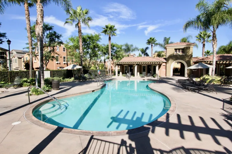 A sunny day in the Mosaic with the chairs, trees and the swimmingpool at Chula Vista in California