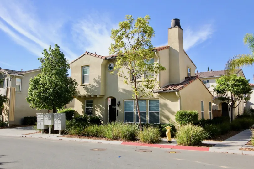 Beautifully upgraded town home in highly sought after community. Close to movie theaters, restaurants