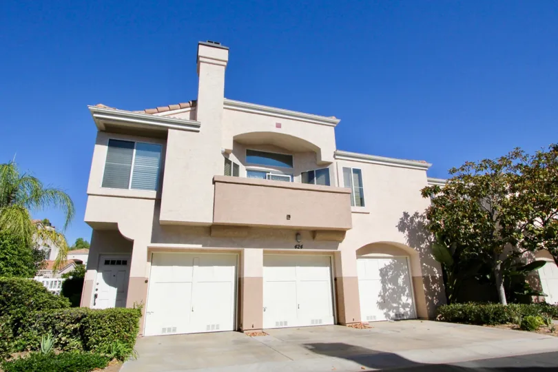 Modern home with great landscaping in Sanibelle community