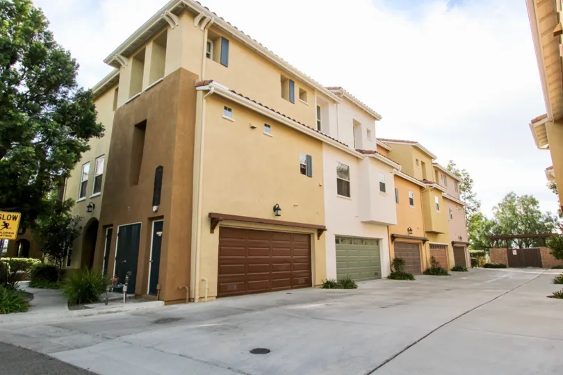THE APARTMENT IN THE SEDONA WITH THE SHUTTERS, ROAD WITH GO SLOW BOARD, TREES