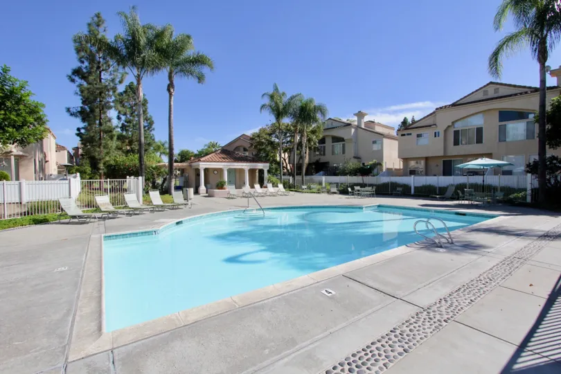 THE VOCATION PLACE IN THE SERENA CONDOMINIUMS WITH THE BUILDINGS, SWIMMING POOL, CHAIRS, TREES, PLANT