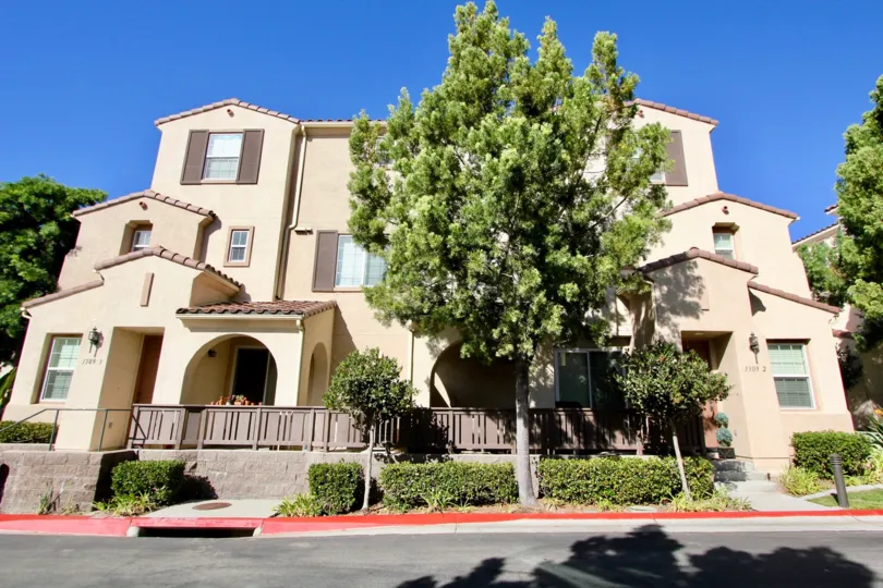 Complete view of the building with trees and plant in Silver Sage
