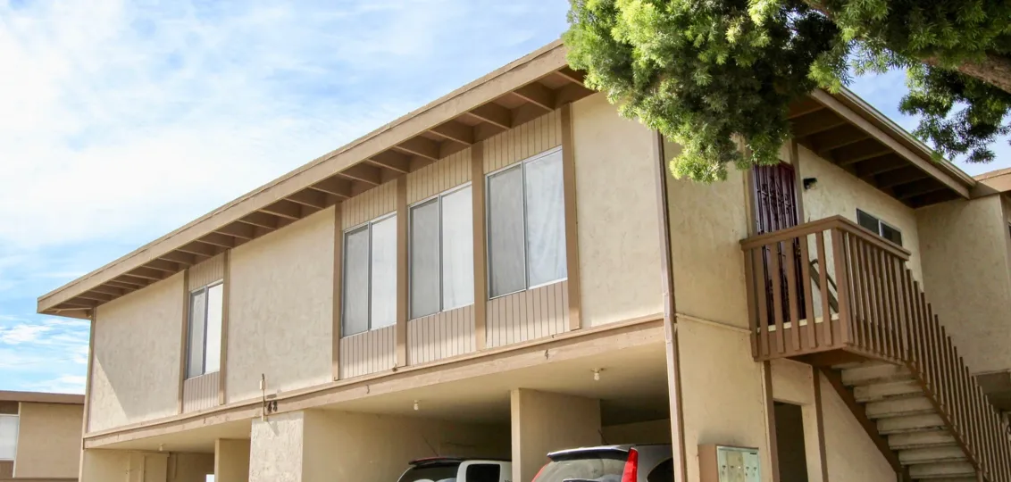 THE APARTMENT IN THE STONEBRIDGE WITH THE BALCONI, CAR PARKING, TREE