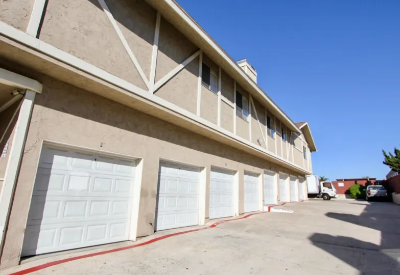 storace bui;ding with plenty of garages to store stuff with a truck moving stuff, this is in Stratford Court, chula vista