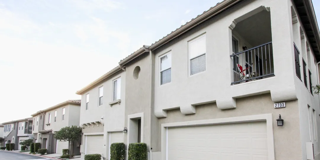 NUMBER OF VILLAS WITH GARAGES IN THE COMMUNITY OF SUMMER HILL