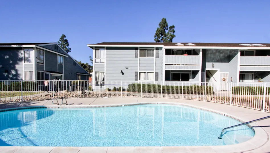 THE BUNGALOW IN THE TELEGRAPH CANYON TERRACE WITH SWIMMING POOL, STEPS