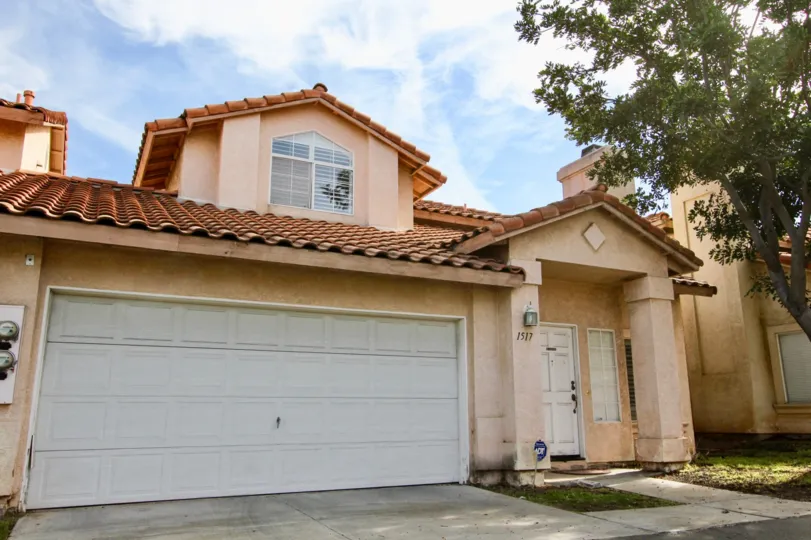 Beautiful home in Villa Rosa, Chula Vista, California. Home includesa double bay garage.