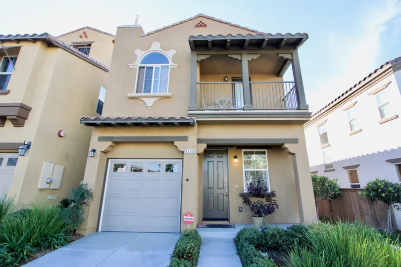Vista Del Avila 's Majestic Buildings and their green surroundings in Chula Vista, California