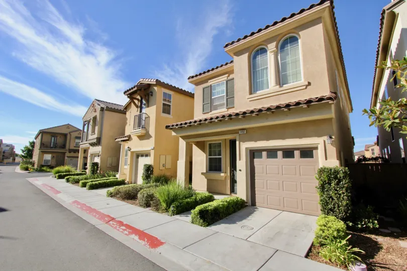 Single family home with single car garage with sidewalk access and smart landscaping in Villas De Avila