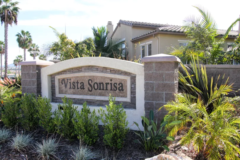 We offer fully renovated units with a beautiful park-like setting with lush gardens, tall trees and each luxury apartment is a perfect retreat from a hectic life. Vista has been thoughtfully renovated and designed with new kitchen cabinets, granite counte
