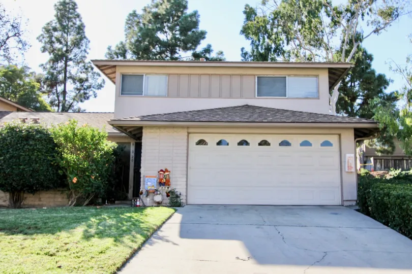 Beautiful house in Windsor Heights, Chula Vista, California. Includes a double bay garage and two floors. Surrounded bt greenary.