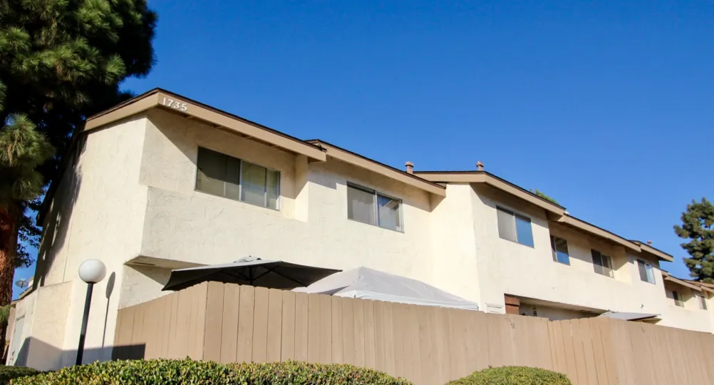Sunny day in Woodside Village community apartments