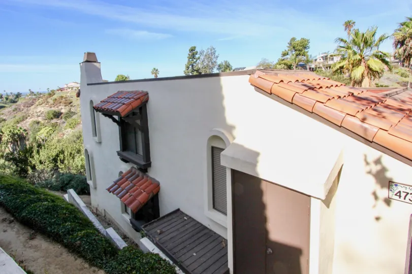 the bay vista is a banana house of the clairmont mesa city in ca