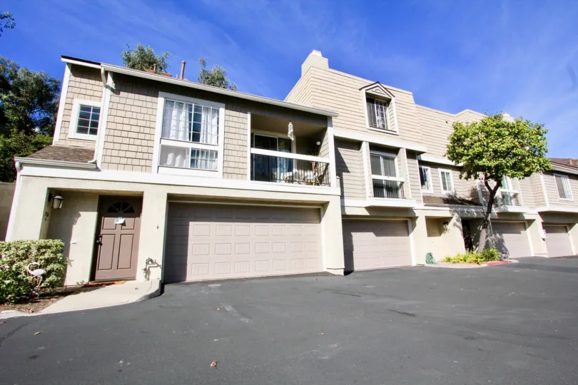 Canyon Haven  ,: Clairemont Mesa , California, blue sky,tree,elegant