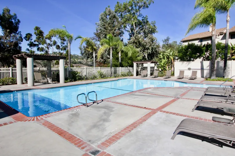 A NICE SWIMMING POOL WITH AROUND IN THE GARDEN WITH REST TABLES