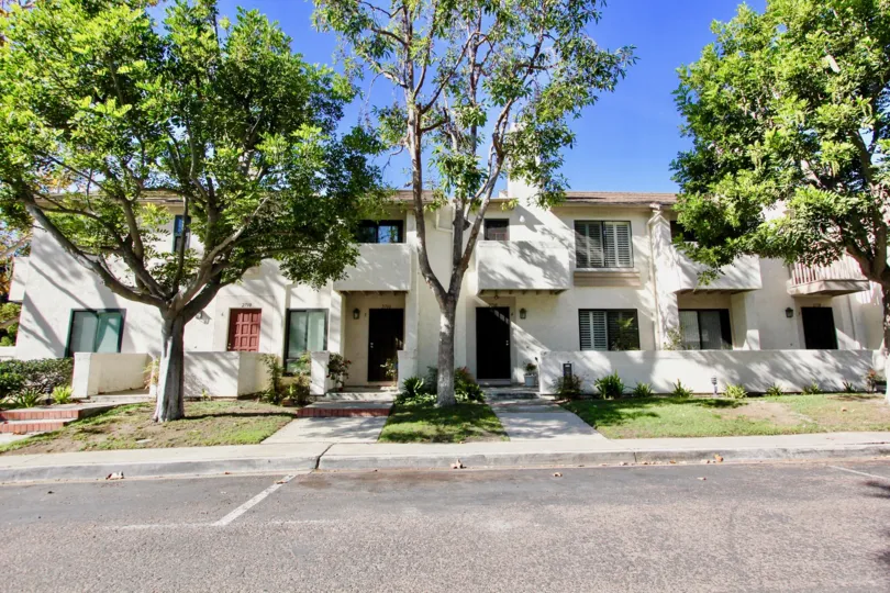 A clear day at Canyon Rim Apartment in Clairemont Mesa, California