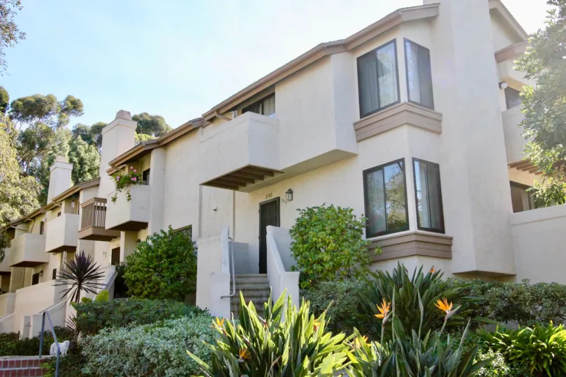 Canyon Rim , Clairemont Mesa ,California,off white building,plants